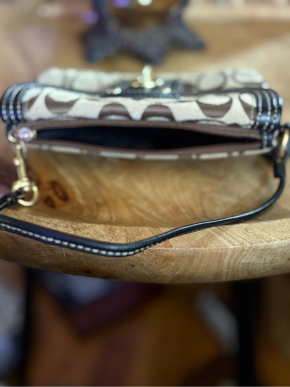 Coach Signature C Canvas Wristlet purse in Khaki and Brown w gold turnlock. - Picture 3 of 8